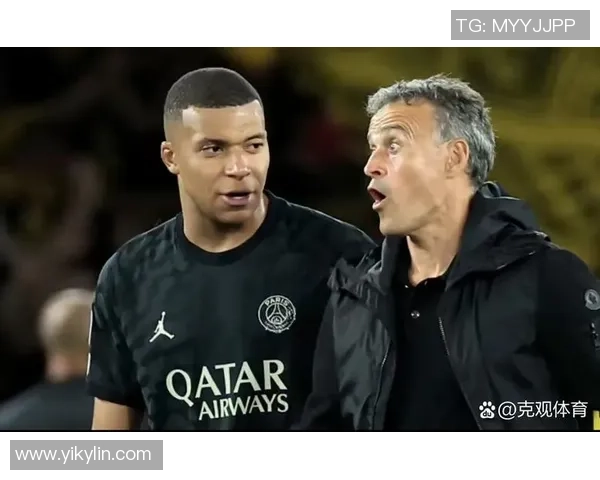 《从丑小鸭到绿茵巨星，丑男球员逆袭成传奇的足球梦想之路》