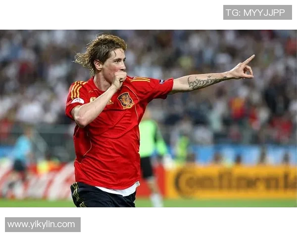 经典传奇劳尔高清壁纸展现西班牙足球巨星永恒风采 经典传奇劳尔高清壁纸展现西班牙足球巨星永恒风采