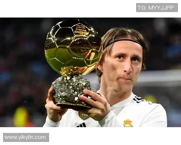 足球巨星泪目时刻合集:背后故事与情感波动的真实展现 足球巨星泪目时刻合集:背后故事与情感波动的真实展现