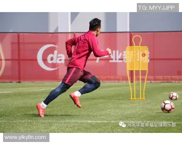 足球球星奔跑的魅力与速度揭秘:从场上闪耀到日常训练的运动力学分析 足球球星奔跑的魅力与速度揭秘:从场上闪耀到日常训练的运动力学分析